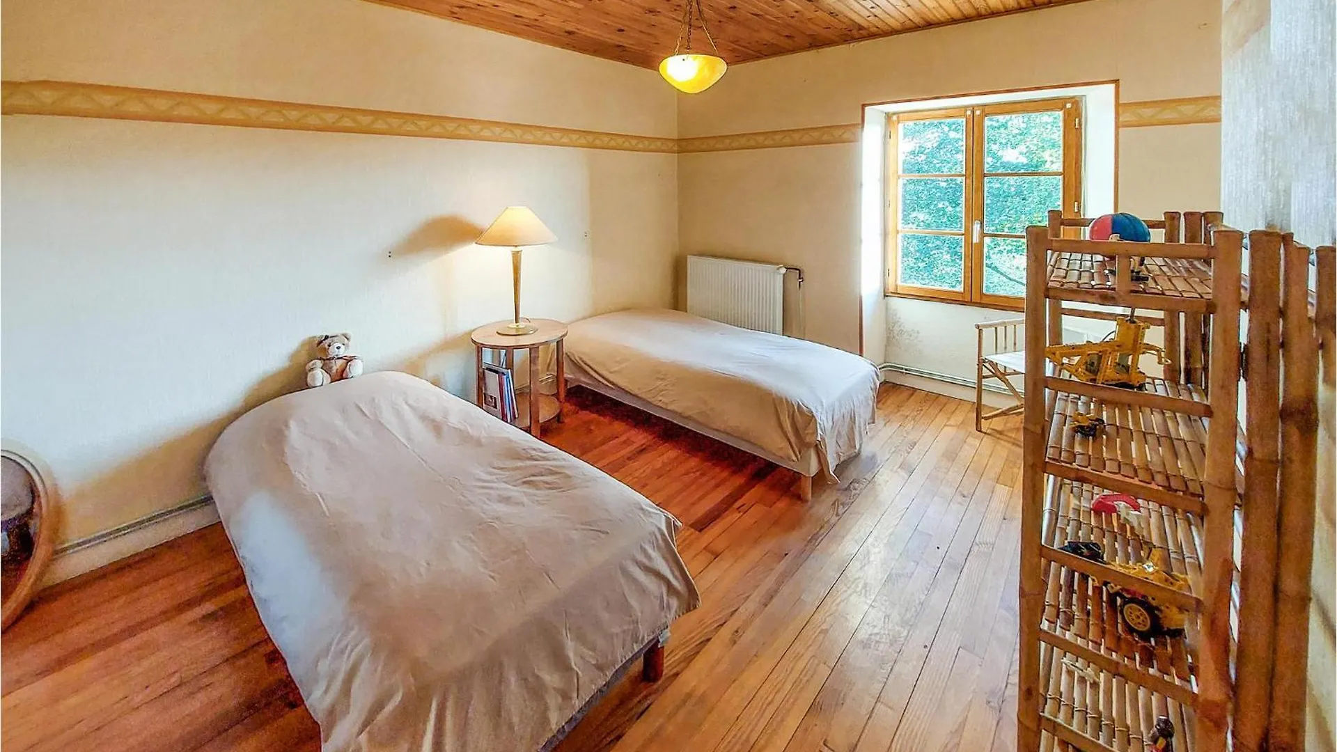 Holiday home 4 Bedroom Beautiful Home In Lantriac