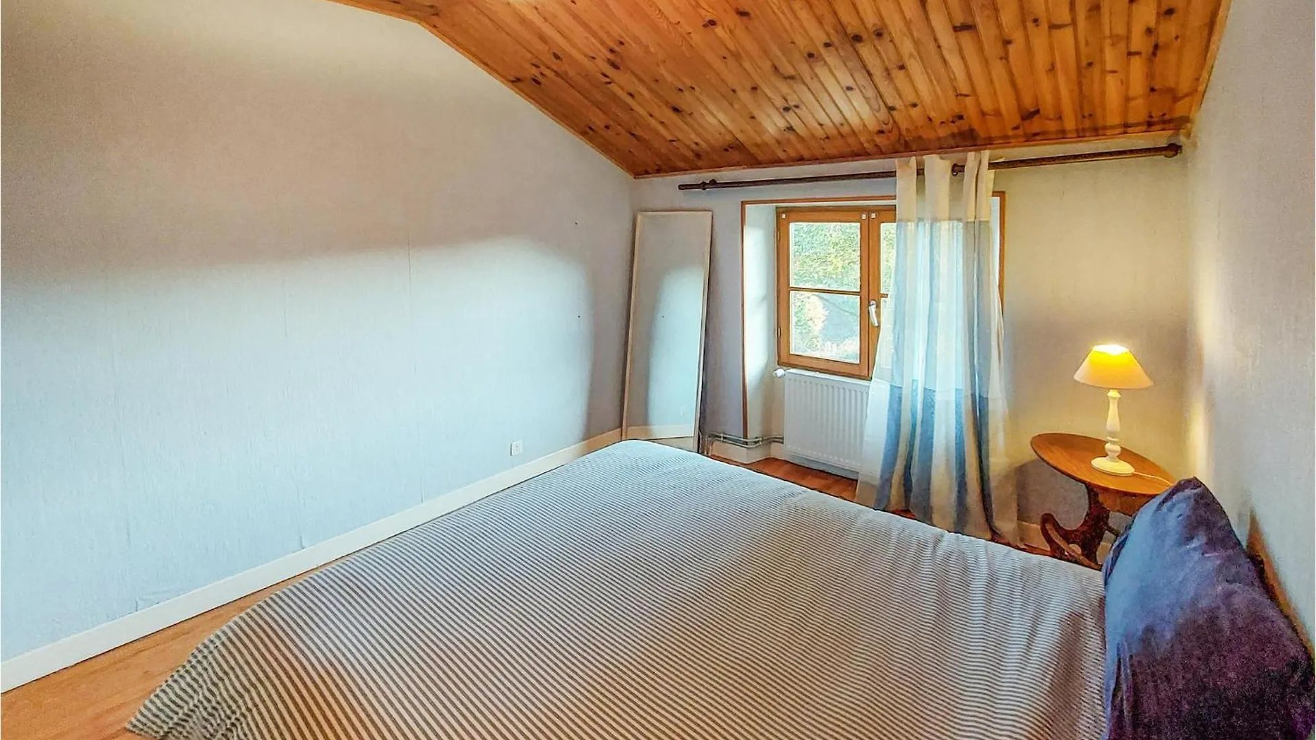 Holiday home 4 Bedroom Beautiful Home In Lantriac