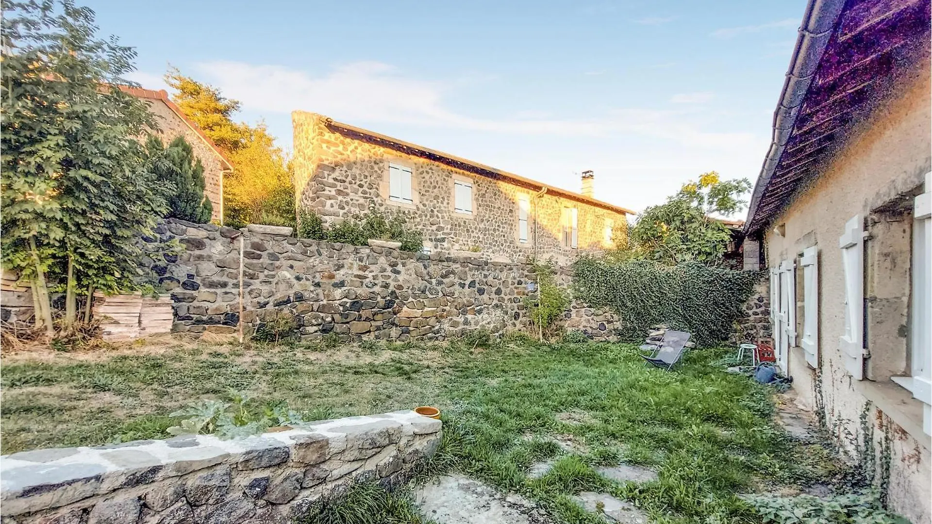 Holiday home 4 Bedroom Beautiful Home In Lantriac